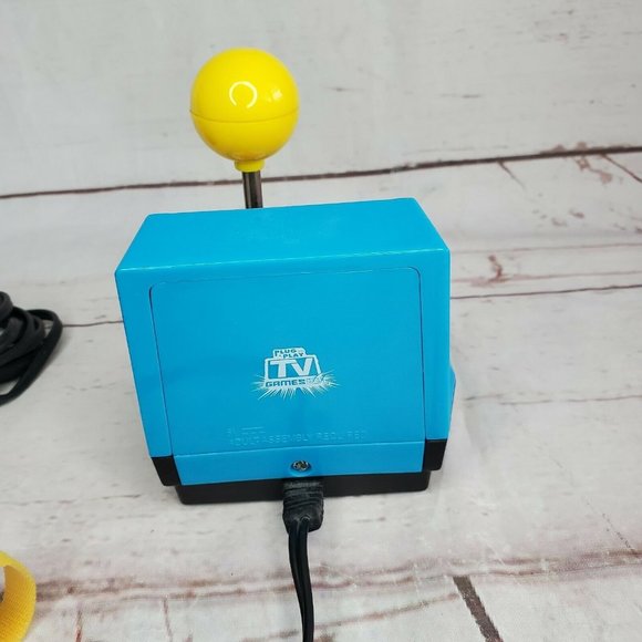 Ms. Pac-Man 5 in 1 Plug and Play 2004 Jakks Pacific TV Namco Game - Picture 3 of 12